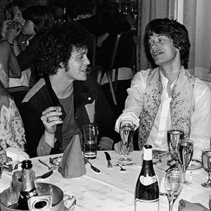 美女放尿着衣失禁
